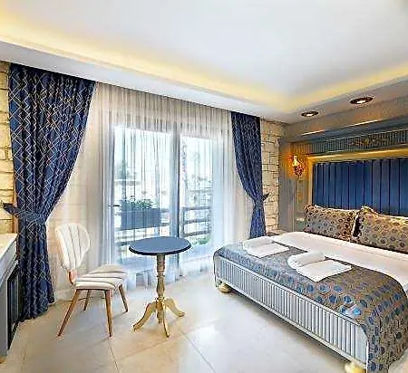 Five Diamonds מלון 5*